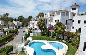 Renovated penthouse with terraces, 300 meters from the beach, Puerto Banus, Malaga, Spain for 299,000 €