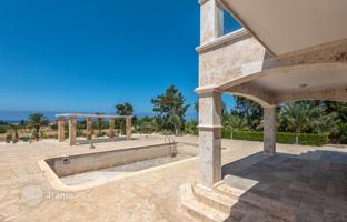 4-bedroom cottage 245 m² in Coral Bay for 1,950,000 €