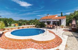 House Prize-winning house with a pool in a quiet location, Pula for 467,000 €