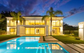 Modern Beachside Villa in Guadalmina Baja, Marbella for 3,900,000 €