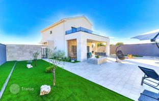 4-bedroom house 139 m² in Novi Vinodolski for 830,000 €