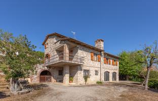 4-bedroom villa 380 m² in Sarteano for 530,000 €