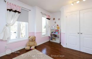 8-bedroom townhouse in Etobicoke for C$1,890,000