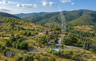 Villa 1,000 m² in Cortona for 1,950,000 €