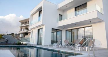 New complex of furnished villas at 500 meters from the beach and the golf course, Chloraka, Cyprus