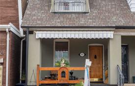 Terraced house – East York, Toronto, Ontario,  Canada for C$1,101,000