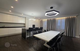6-room apartment 210 m² in Central District. Price on request
