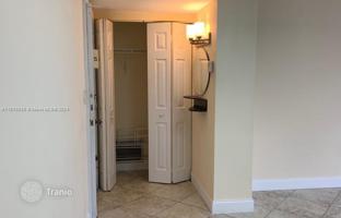 2-bedroom apartments in condo 102 m² in Hallandale Beach for $400,000