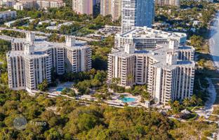 2-bedroom apartments in condo 131 m² in Key Biscayne for $899,000