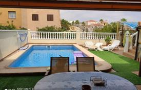 Two-storey villa with a pool and a garage in Torrevieja, Alicante, Spain for 350,000 €