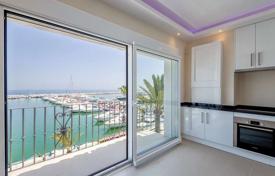 Renovated penthouse overlooking the port and the sea in Puerto Banus, Costa del Sol, Spain for 730,000 €