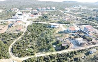 Land plot 1,049 m² in Zadar County for 172,000 €