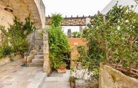 Characteristic Historic Mansion of 1600, with Gardens and Terraces, in the Historic Center for 930,000 €