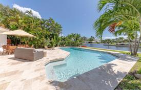 Cozy villa with a backyard, a swimming pool, a sitting area and two garages, Fort Lauderdale, USA for $1,850,000