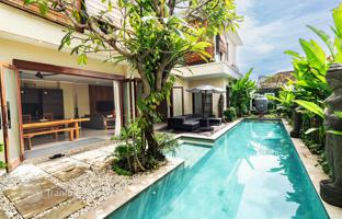 6-bedroom villa 550 m² in Kuta for $500,000