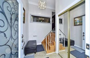 9-bedroom townhouse in North York for 906,000 €