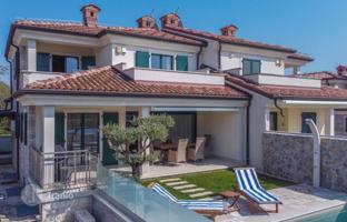 4-room house 220 m² in Umag for 1,375,000 €