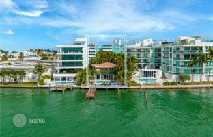 4-bedroom house 318 m² in Miami Beach for $5,500,000