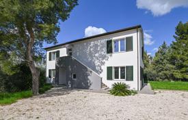 Three-storey villa with a garden and an outbuilding close to the coast, Potenza Picena, Italy for 730,000 €