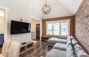 8-bedroom house in York for C$1,385,000
