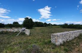 Land Juršići, Svetvinčenat, 6.794 m² for 71,000 €