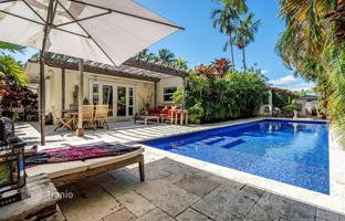 4-bedroom house 250 m² in Miami Beach for $3,995,000