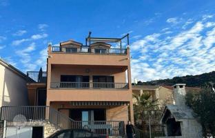 10-room house 400 m² in Rogoznica (Sibenik-Knin) for 1,250,000 €