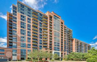 5-bedroom apartment in Heintzman Street for C$891,000