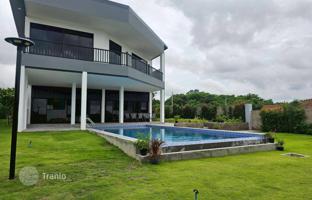 5-bedroom villa 552 m² in Pattaya for $477,000