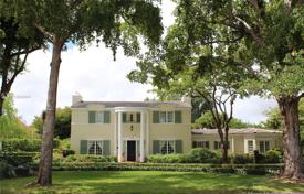 Spacious cottage with a plot, a swimming pool and a terrace, Coral Gables, USA for $1,995,000