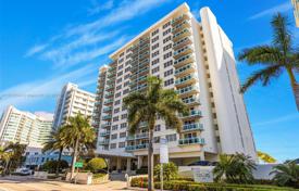 Condo – Collins Avenue, Miami, Florida,  USA for $699,000