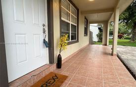Townhome – Hollywood, Florida, USA for $430,000