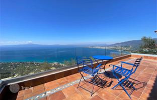 Three houses with a large plot and panoramic sea views in Kalamata, Peloponnese, Greece for 1,250,000 €