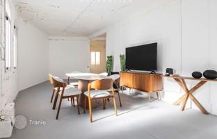 Spacious, sunny apartment for renovation in the center of Madrid, Spain for 960,000 €