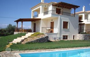 Three-storey villa with a swimming pool and a parking in a residence with a direct access to the beach, Kranidi, Greece for 420,000 €