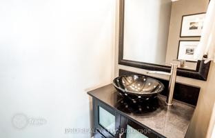 9-bedroom townhouse in Old Toronto for 1,209,000 €