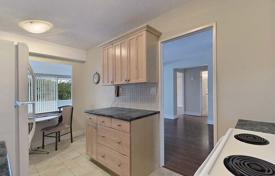 Apartment – Scarlett Road, Toronto, Ontario,  Canada for C$796,000