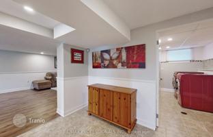 9-bedroom house in Etobicoke for C$1,812,000