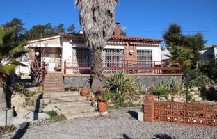 Cozy furnished villa with a swimming pool, a tennis court and terraces near beaches and the center of Lloret de Mar, Spain for 464,000 €