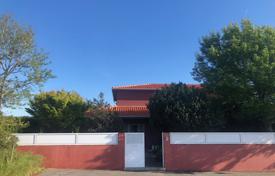 Luxury villa with a swimming pool for 1,900,000 €