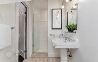 8-bedroom townhouse in Old Toronto for C$2,595,000
