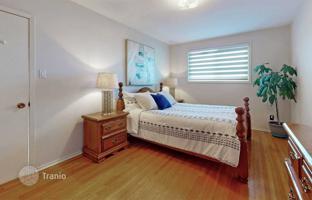 9-bedroom townhouse in North York for 798,000 €