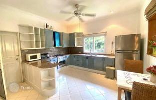 4-bedroom villa 450 m² in Pattaya for $253,000