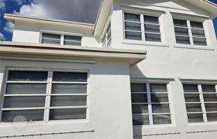 House 319 m² in Miami for $950,000