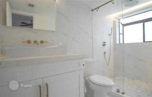 2-bedroom apartments in condo 86 m² in West End for $345,000