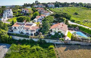 Two-storey villa with a guest house, a swimming pool and sea views in Potenza Picena, Marche, Italy for 730,000 €