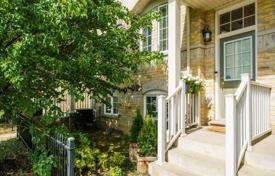 Terraced house – Scarborough, Toronto, Ontario,  Canada for C$1,017,000
