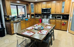 6-bedroom house 581 m² in Weston for $1,899,000
