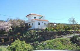 Two-storey villa with an orchard and sea views in Vera de Erques, Tenerife, Spain for 285,000 €