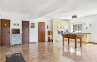 6-room villa 1,580 m² in Alvor for 990,000 €